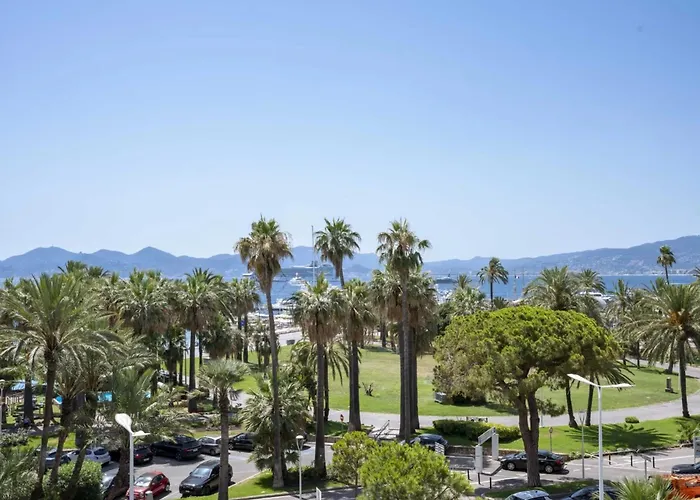 Ref 1987 - Cannes Croisette - Apartment To Rent Sea View