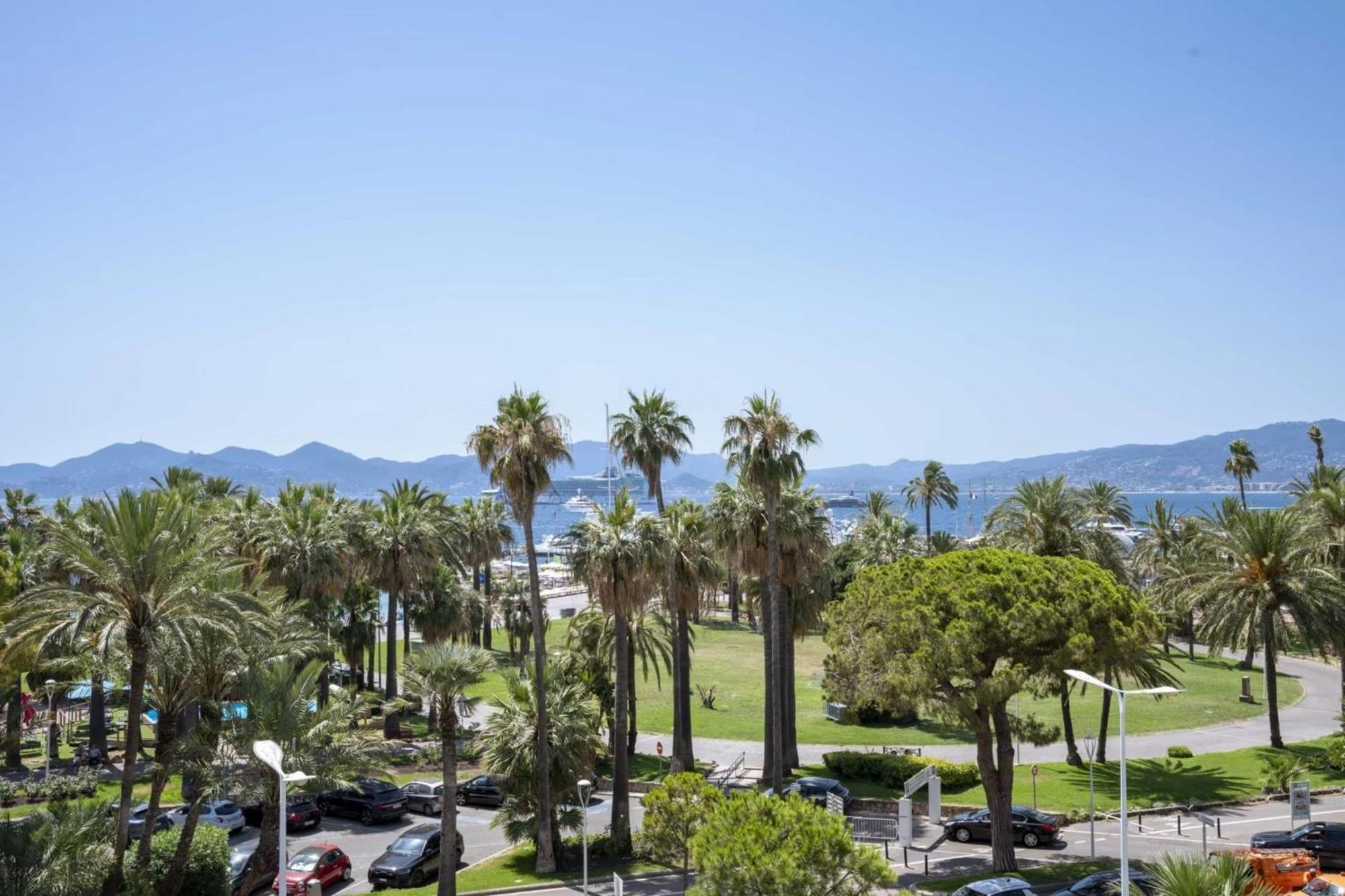 Appartement Ref 1987 - Croisette - To Rent Sea View Cannes